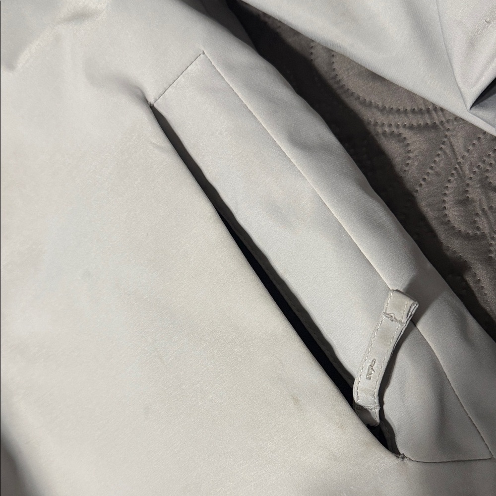 Hollister Men's Off-White Hooded Performance Jacket - Picture 5 of 6